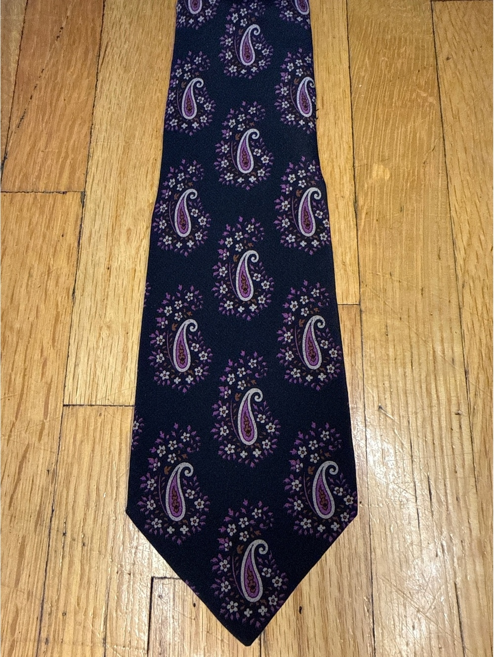 Vintage Valentino Cravatte 100% Silk Tie Italy Navy Purple Paisley Floral Saks